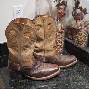 Ariat Men's Heritage Roughstock Bomber Square Toe Buckaroo
Cowboy Boots 10.5 D